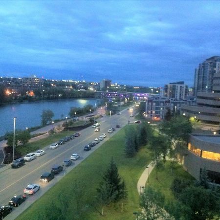 Amicable, Cozy, High Speed Internet, Sleeps 2 Riverview Downtown Apartment YYC Exteriör bild