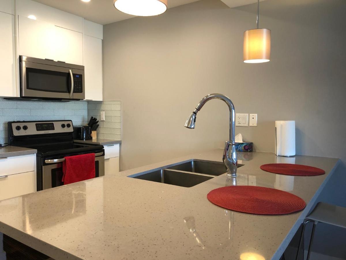 Amicable, Cozy, High Speed Internet, Sleeps 2 Riverview Downtown Apartment YYC Exteriör bild