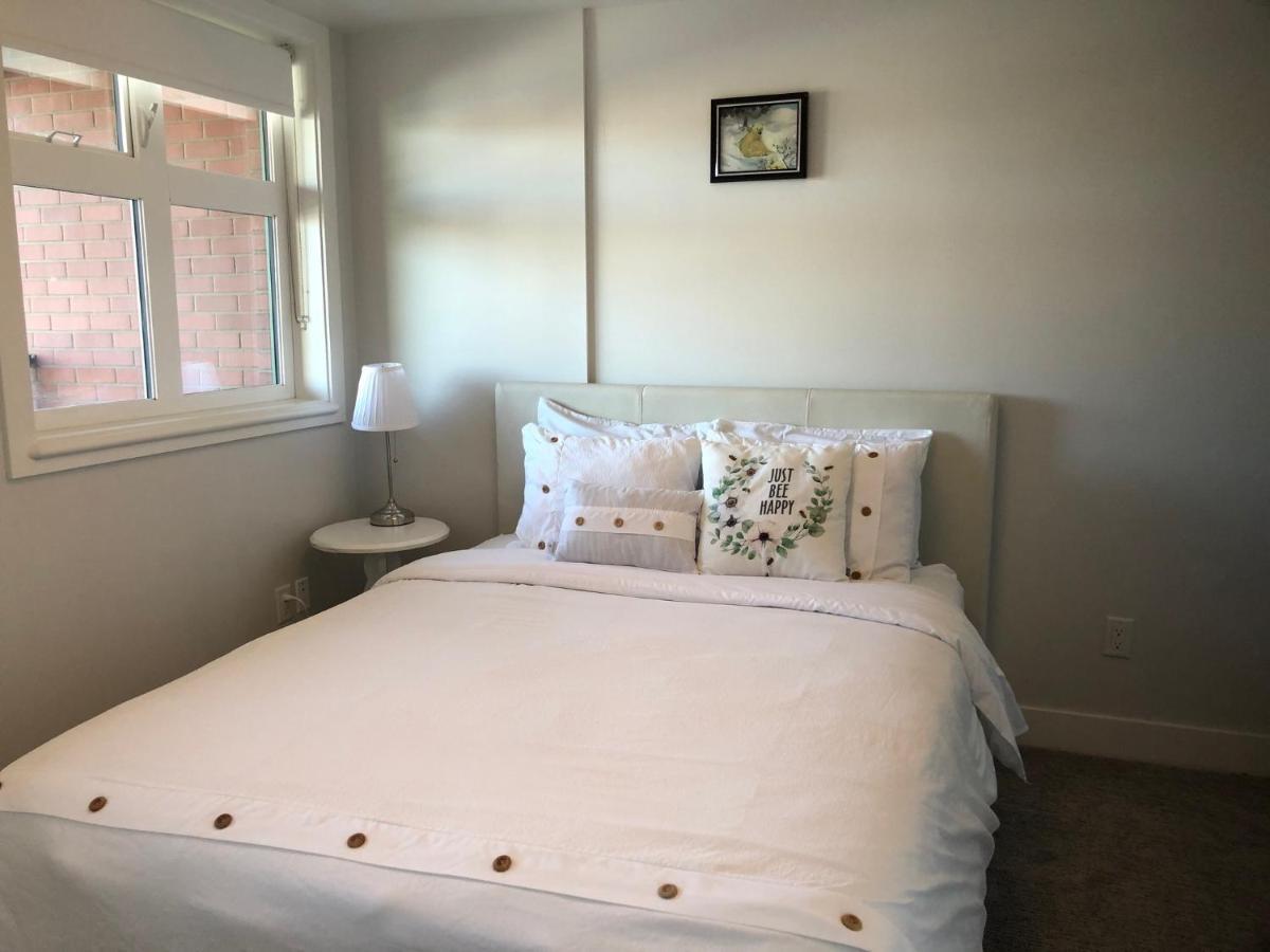 Amicable, Cozy, High Speed Internet, Sleeps 2 Riverview Downtown Apartment YYC Exteriör bild