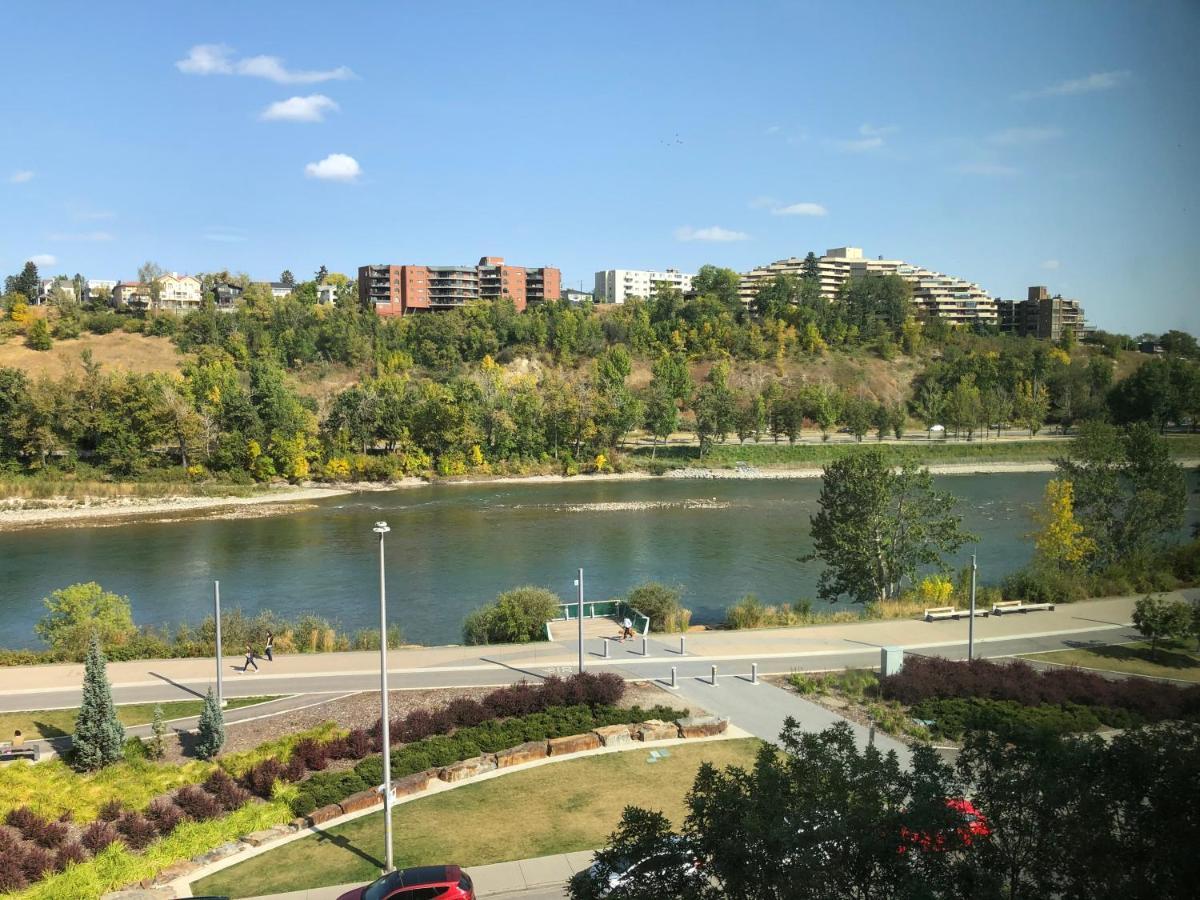 Amicable, Cozy, High Speed Internet, Sleeps 2 Riverview Downtown Apartment YYC Exteriör bild