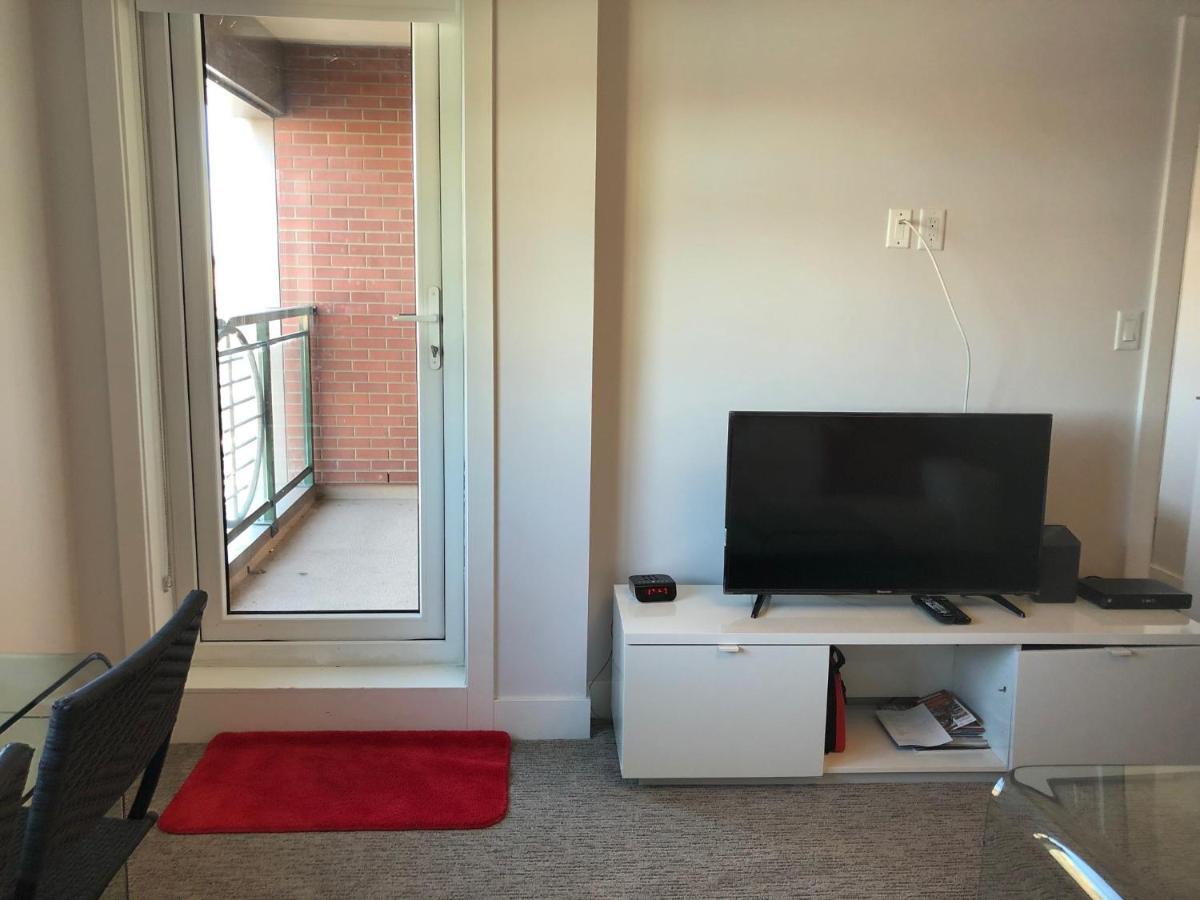 Amicable, Cozy, High Speed Internet, Sleeps 2 Riverview Downtown Apartment YYC Exteriör bild
