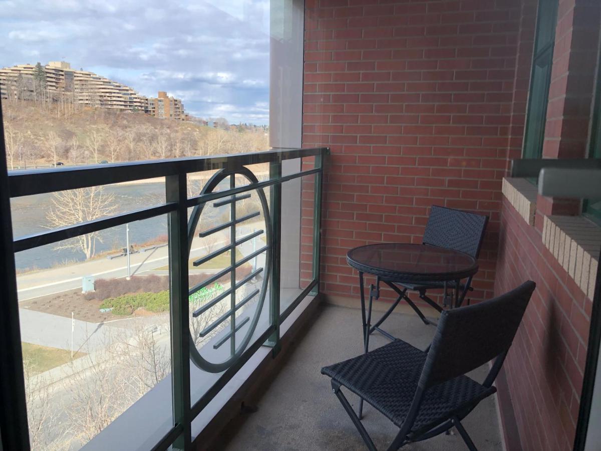 Amicable, Cozy, High Speed Internet, Sleeps 2 Riverview Downtown Apartment YYC Exteriör bild