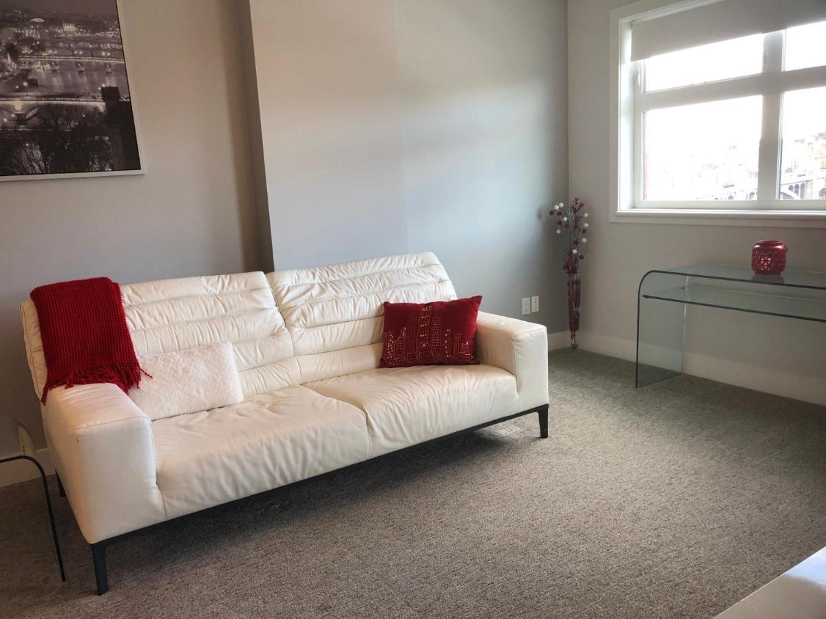 Amicable, Cozy, High Speed Internet, Sleeps 2 Riverview Downtown Apartment YYC Exteriör bild