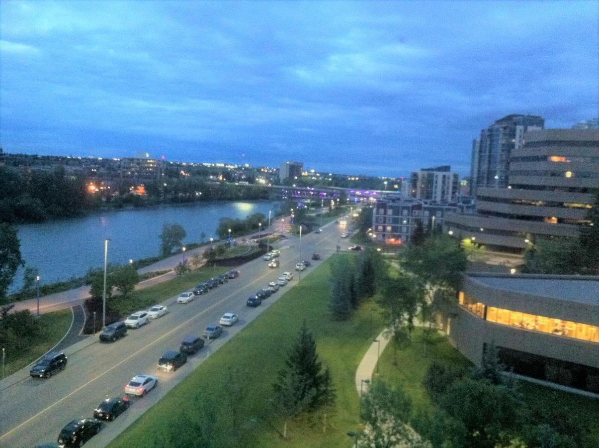 Amicable, Cozy, High Speed Internet, Sleeps 2 Riverview Downtown Apartment YYC Exteriör bild